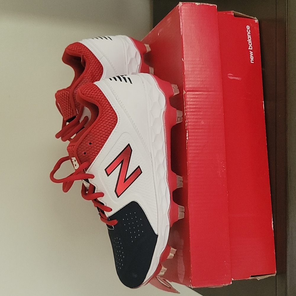New Balance Women's Fastpitch molded cleats Size 6